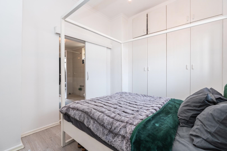 1 Bedroom Property for Sale in Sea Point Western Cape